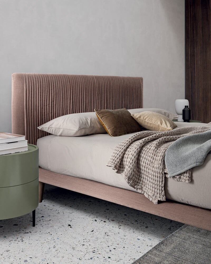 Plissé upholstered double bed | Dallagnese