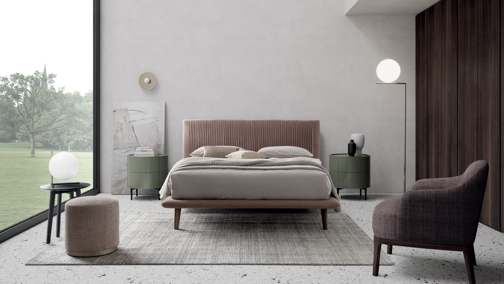 Camera da letto con letto matrimoniale Plisse, comodini Ronda e poltrona Gulp Lounge | Dallagnese