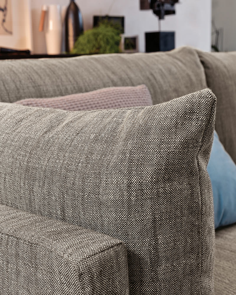 Swing sofa cushions detail | Dallagnese