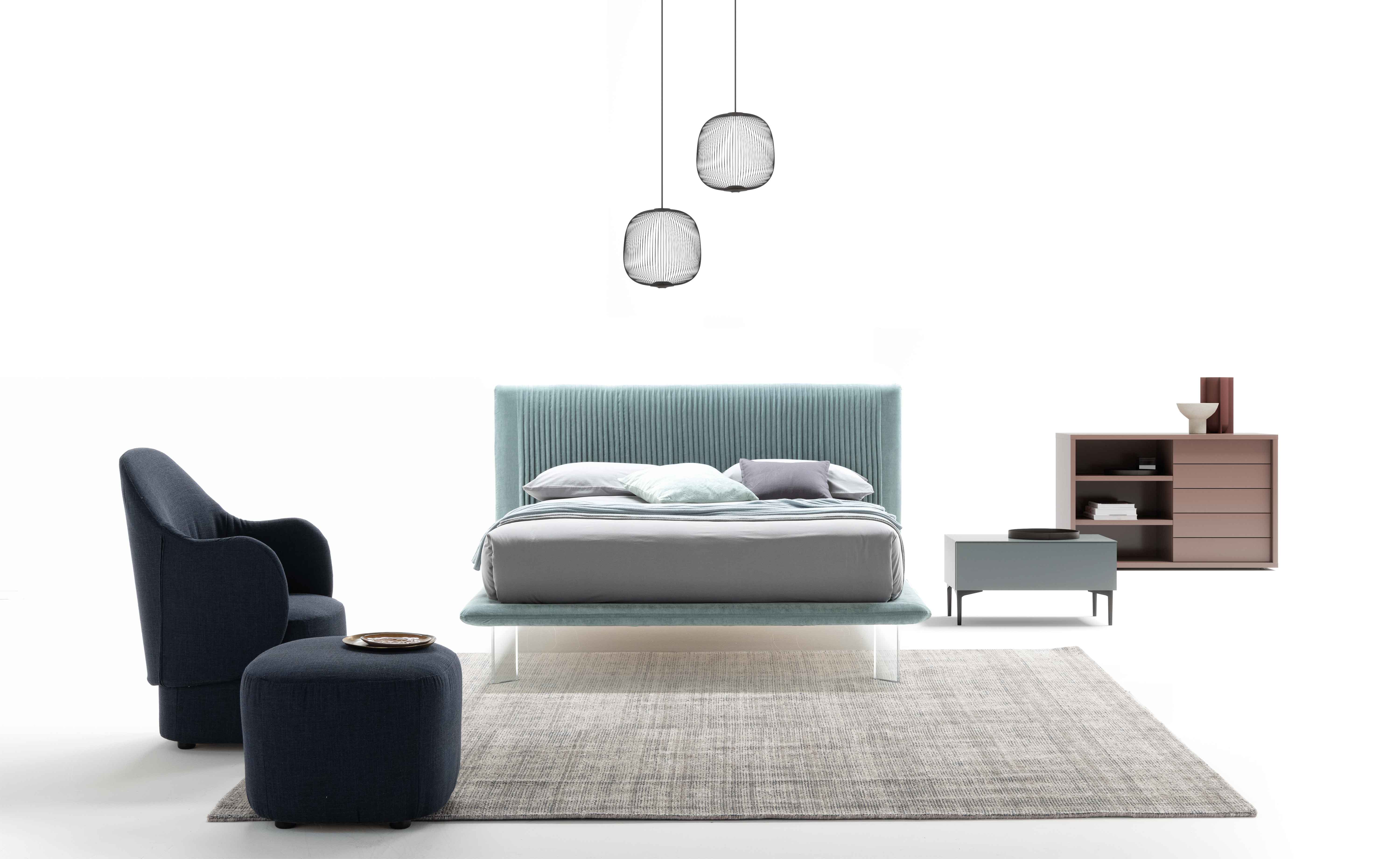 Bedroom with Plissé bed, Planka armchair, Slim nightstand and Slim Frame dresser | Dallagnese