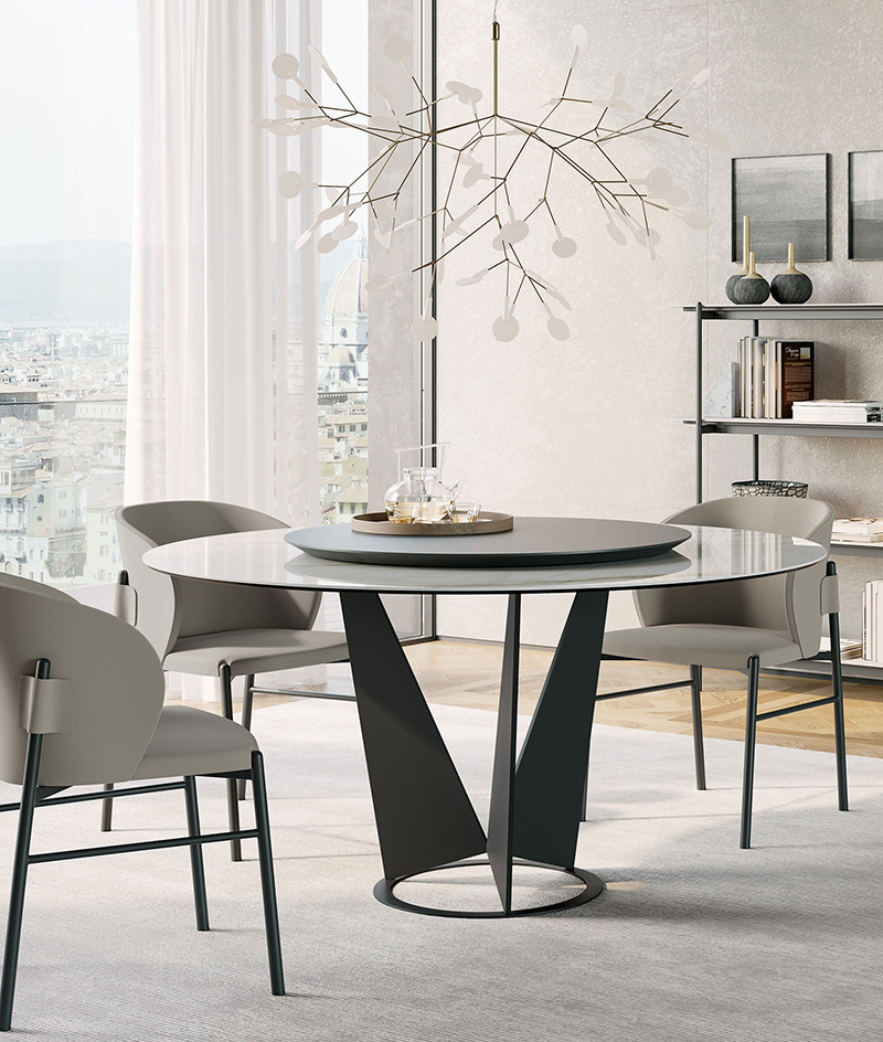 Eiffel table round version with Supernova chairs | Dallagnese