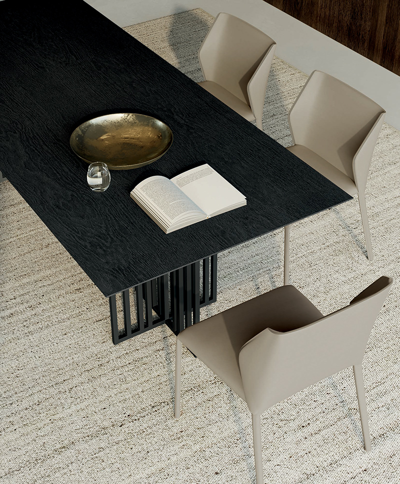 Kiri table and Tailor chairs | Dallagnese