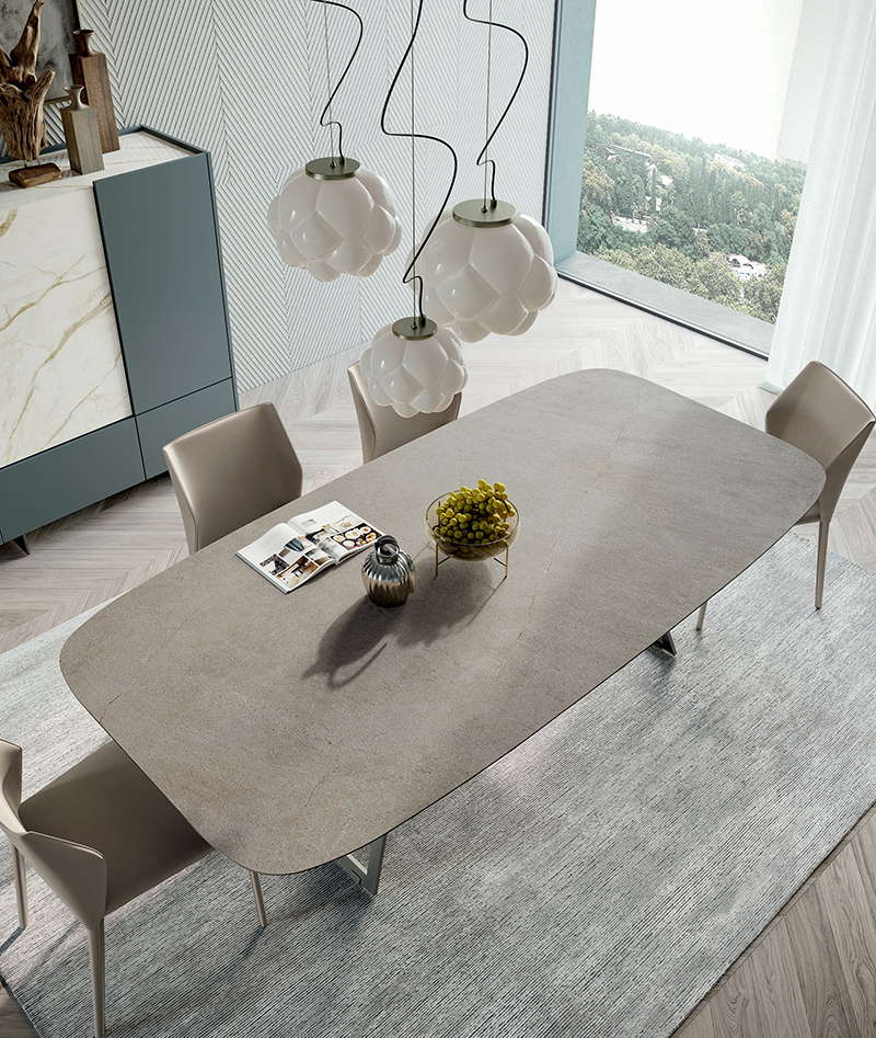 Radar table with stoneware top and Tailor chairs | Dallagnese
