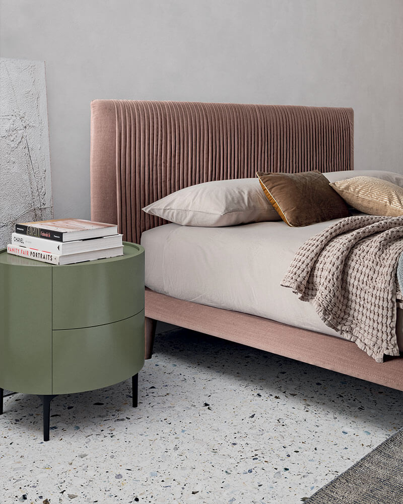Plissé double bed and Ronda nightstand | Dallagnese
